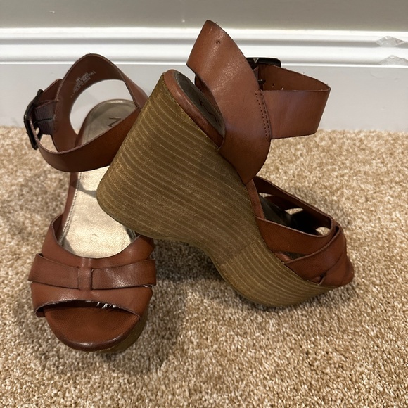 MIA "Jukebox" wedge Sandal Size 5 1/2 - Picture 2 of 6